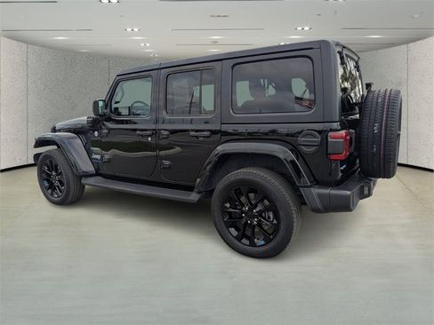 Used 2023 Jeep Wrangler Sahara image 5