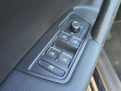 Used 2018 Volkswagen Tiguan SE w/ 3rd Row Seat Package image 8