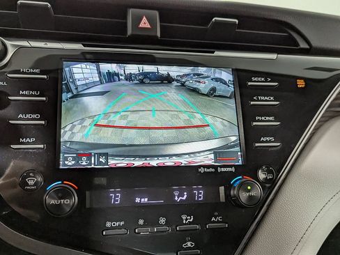 Used 2020 Toyota Camry XLE image 20