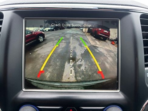 Used 2017 Jeep Grand Cherokee Altitude image 18