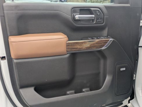 Used 2021 Chevrolet Silverado 1500 High Country w/ Technology Package image 11