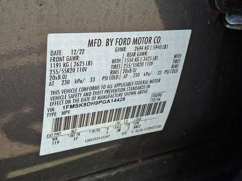 Used 2023 Ford Explorer XLT w/ Equipment Group 202A AWD/4WD image 28