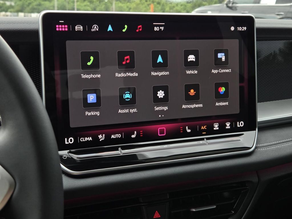 Used 2025 Volkswagen Tiguan SE FWD image 20