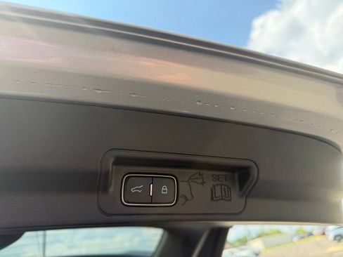 Used 2021 Ford Explorer XLT w/ Equipment Group 202A RWD image 7