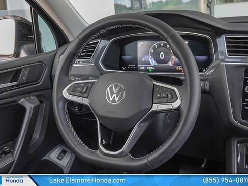 Used 2022 Volkswagen Tiguan SE w/ Panoramic Sunroof Package FWD image 21