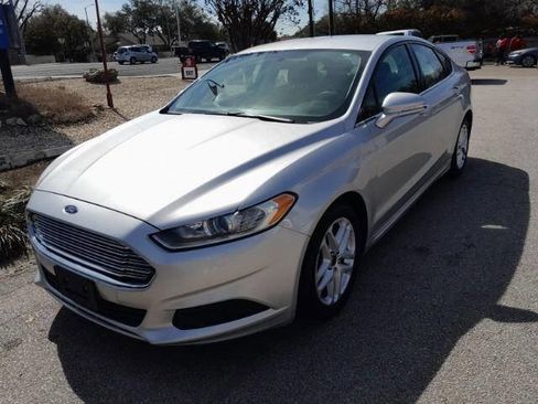 Used 2016 Ford Fusion SE FWD image 3
