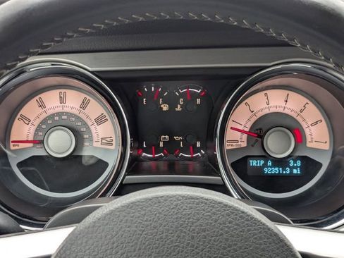 Used 2010 Ford Mustang Convertible image 13