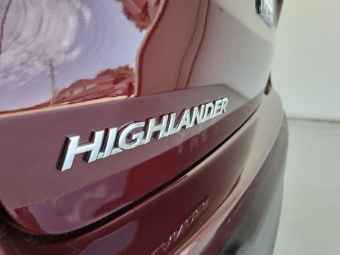 Used 2019 Toyota Highlander Limited Platinum FWD image 9