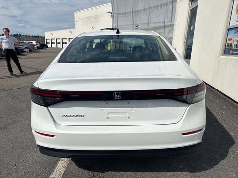Used 2025 Honda Accord SE image 4