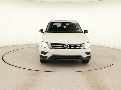 Used 2018 Volkswagen Tiguan SE w/ Panoramic Sunroof Package AWD/4WD image 11