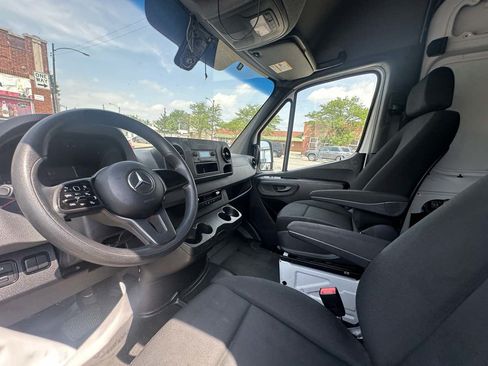 Used 2021 Mercedes-Benz Sprinter 2500 w/ Driver Convenience Package image 17