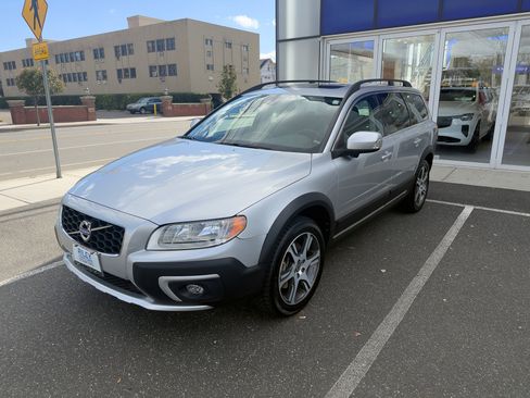Used 2015 Volvo XC70 T6 image 3