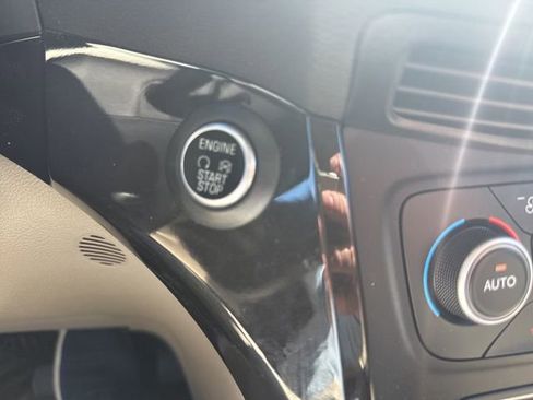 Used 2019 Ford Escape Titanium image 21