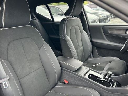 Used 2023 Volvo XC40 Recharge Ultimate w/ Protection Package Premier AWD/4WD image 9