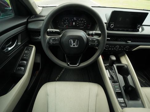 Used 2025 Honda Accord SE image 13
