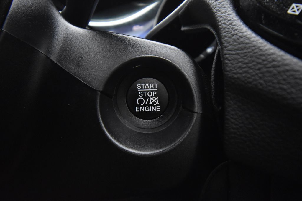 Used 2021 Jeep Compass Latitude w/ Sun and Sound Group AWD/4WD image 32