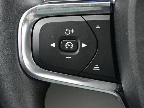 Used 2023 Volvo XC40 B5 Ultimate w/ Protection Package Premier image 26