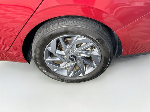 Used 2024 Hyundai Elantra SEL image 11