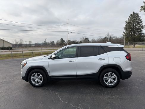 Used 2022 GMC Terrain SLE image 8