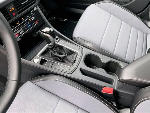 New 2026 Volkswagen Jetta SE image 7