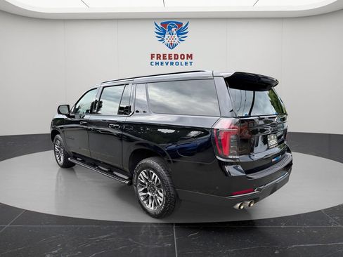Used 2025 Chevrolet Suburban Z71 AWD/4WD image 4