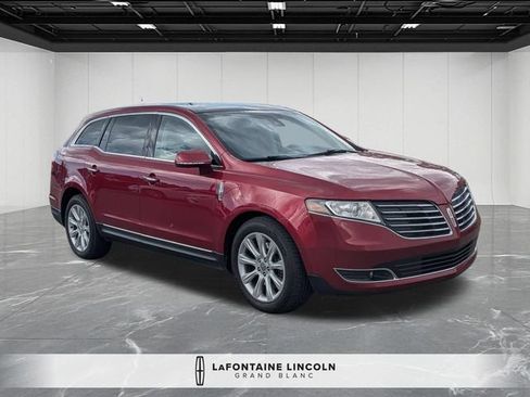 Used 2018 Lincoln MKT AWD image 7