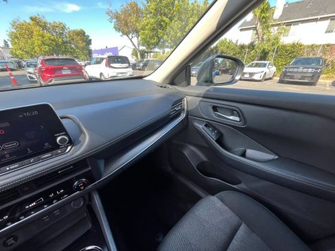 Used 2025 Nissan Rogue SV AWD/4WD image 37