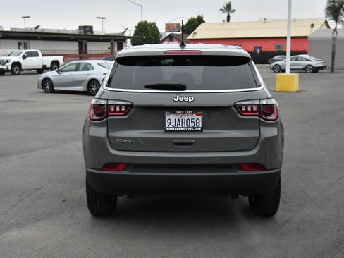 Used 2023 Jeep Compass Sport image 7