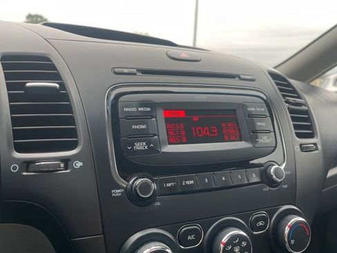 Used 2017 Kia Forte LX image 17