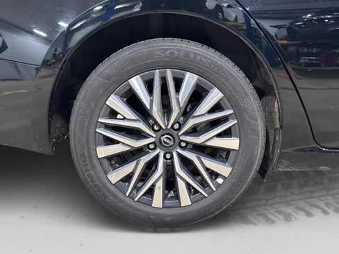 Used 2025 Nissan Altima 2.5 SV FWD image 46