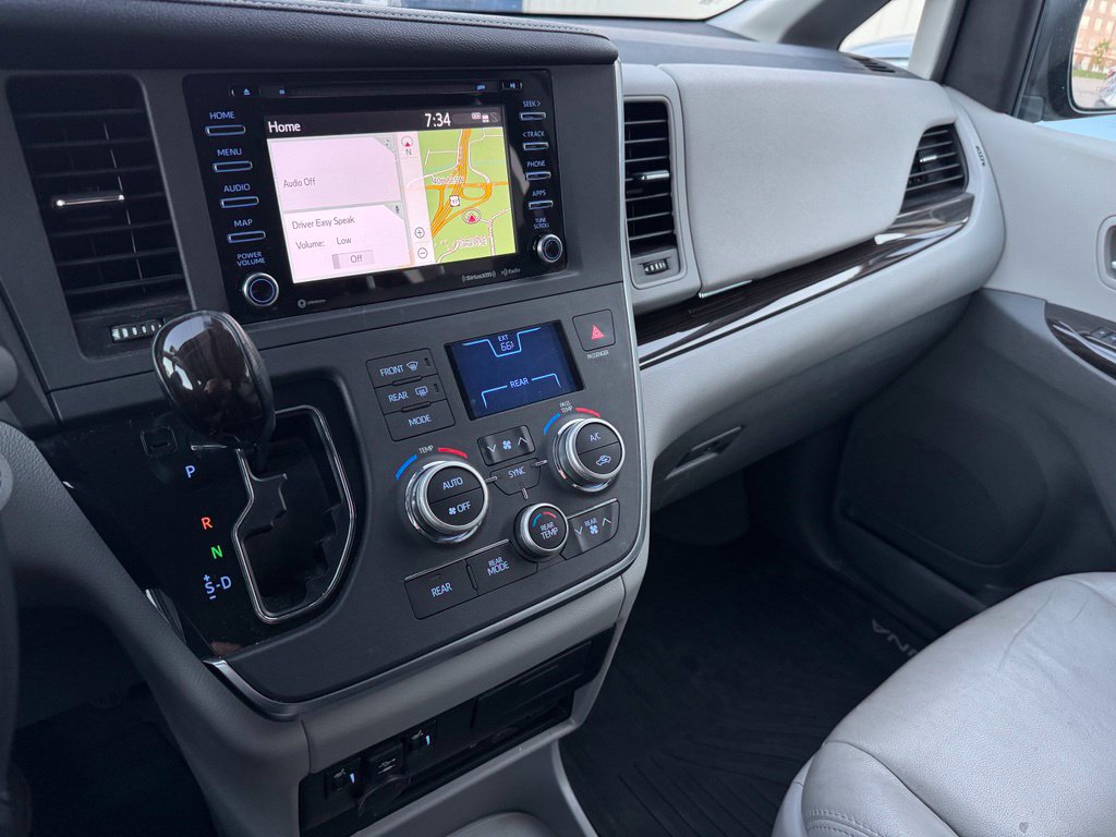 Certified 2018 Toyota Sienna XLE Premium w/ Carpet Mat Package FWD image 11