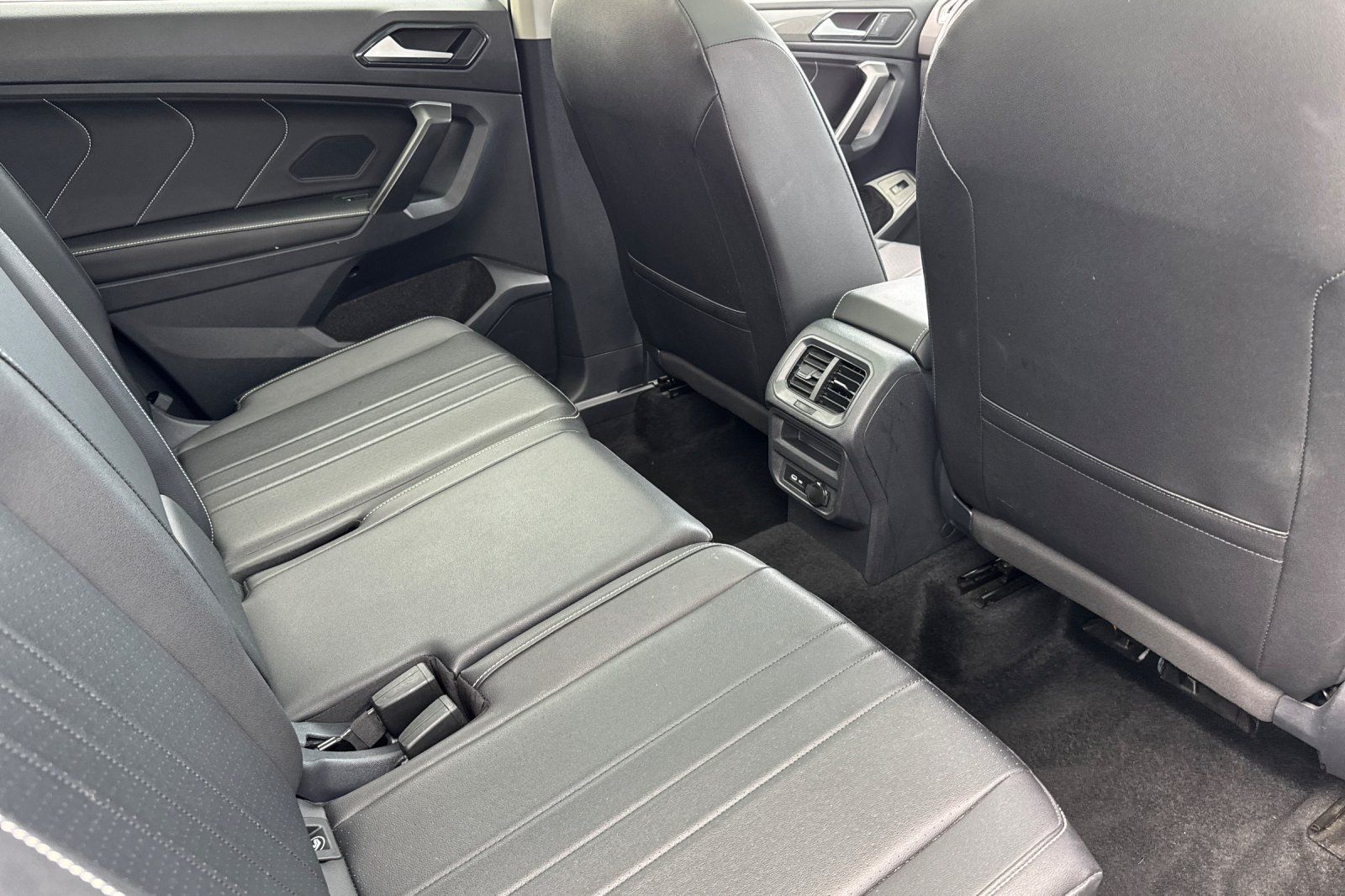 Used 2024 Volkswagen Tiguan Wolfsburg Edition FWD image 16