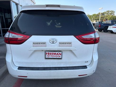 Used 2019 Toyota Sienna LE FWD image 8