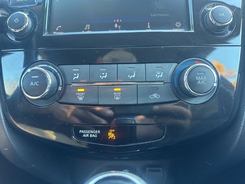 Used 2019 Nissan Rogue S image 20