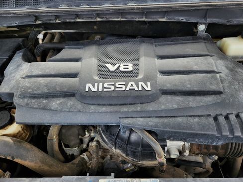 Used 2017 Nissan Titan SV image 16