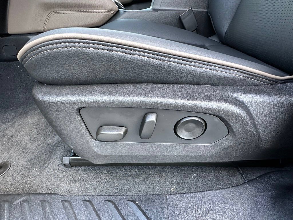 New 2026 GMC Canyon Denali AWD/4WD image 16