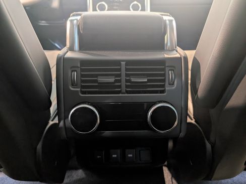 Used 2024 Land Rover Discovery Dynamic SE image 28