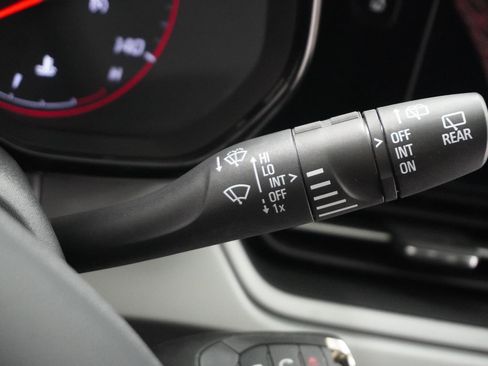 Used 2025 Chevrolet Trax RS w/ Sunroof Package FWD image 22