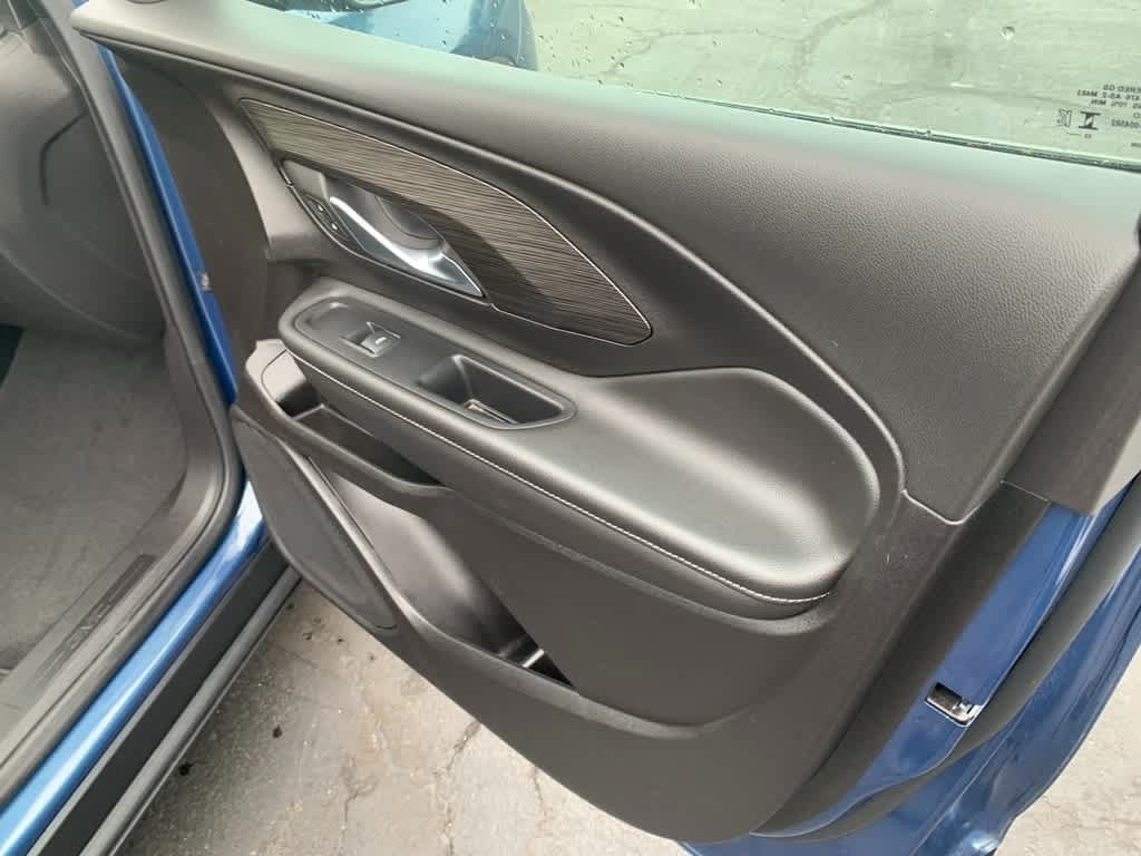 Used 2024 GMC Terrain SLE FWD image 25
