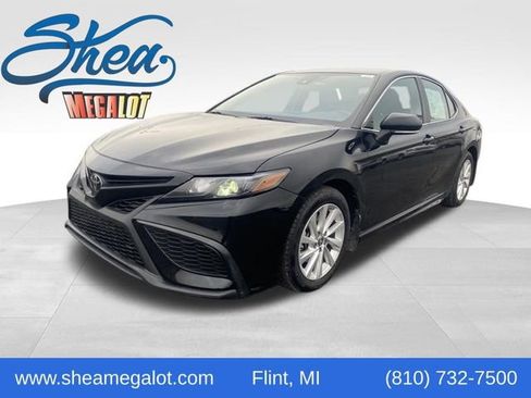 Used 2023 Toyota Camry SE image 1