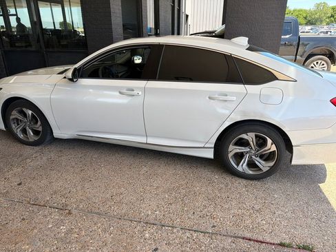 Used 2018 Honda Accord EX image 1