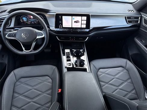 Used 2025 Volkswagen Atlas Cross Sport SE image 16