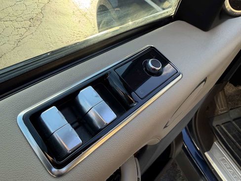 Used 2018 Land Rover Range Rover HSE image 31