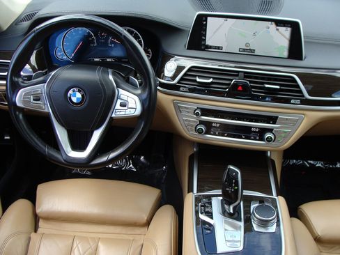 Used 2017 BMW 750i xDrive image 11