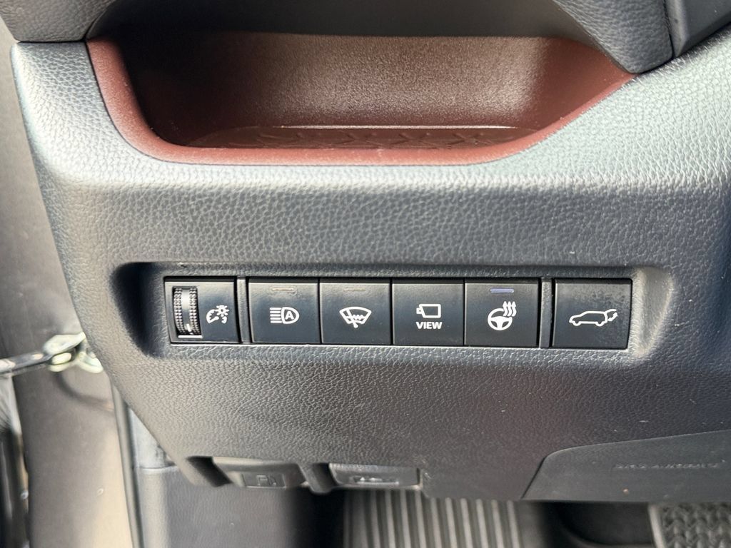 Used 2021 Toyota RAV4 Limited AWD/4WD image 31