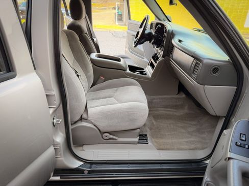 Used 2006 Chevrolet Suburban LS w/ Smart Select Package image 6