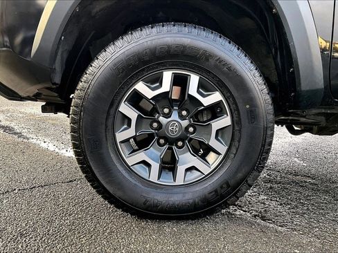 Used 2020 Toyota Tacoma TRD Off-Road w/ Technology Package image 9