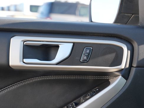 Used 2023 Ford Explorer XLT image 21