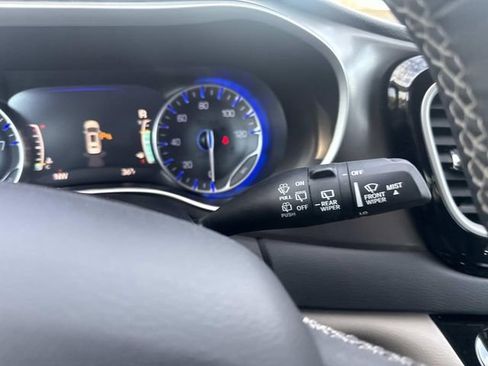 Used 2024 Chrysler Pacifica Touring-L image 30