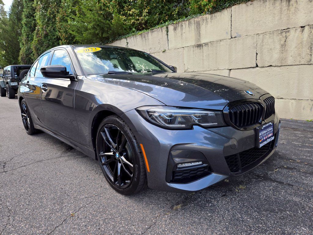 Used 2022 BMW 330i xDrive Sedan w/ M Sport Package AWD/4WD image 4